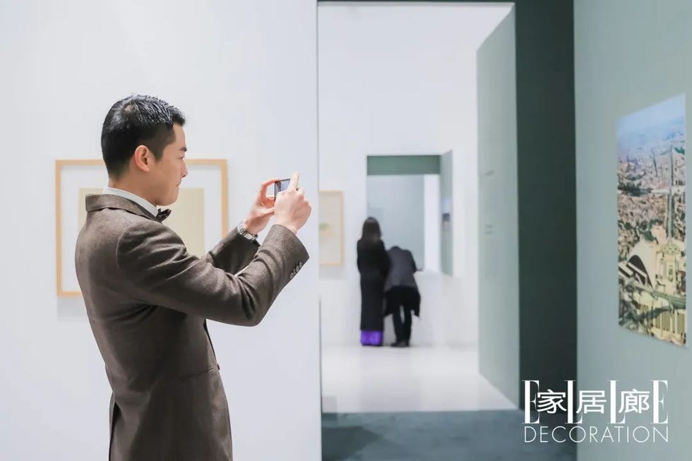 设计师们参观“巴黎特展” 设计师们参观“巴黎特展”