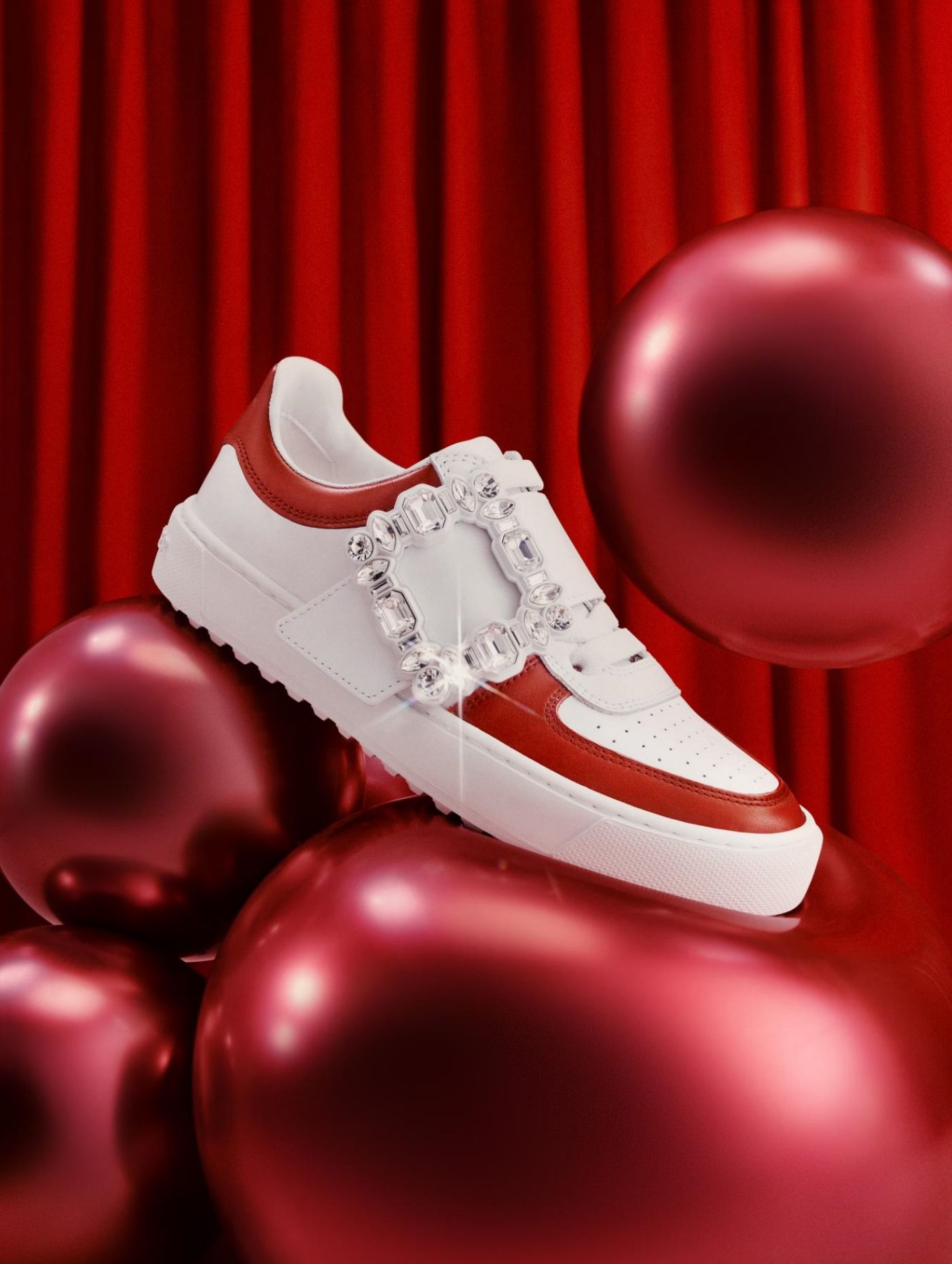 ROGER VIVIER 2024中国新年限定系列熠熠浪漫星光揭晓全新篇章 ROGER VIVIER 2024中国新年限定系列熠熠浪漫星光揭晓全新篇章