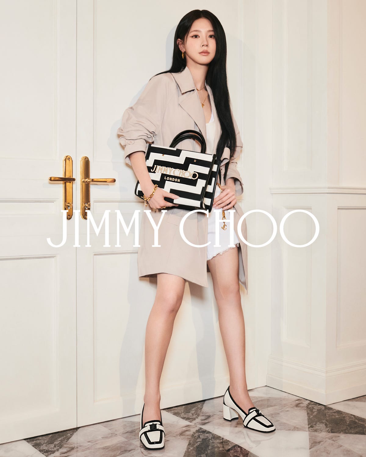 Mi-Yeon and Vivienne Rohner Showcase Jimmy Choo’s Spring Accessories and Shoes with Strong Expressiveness.