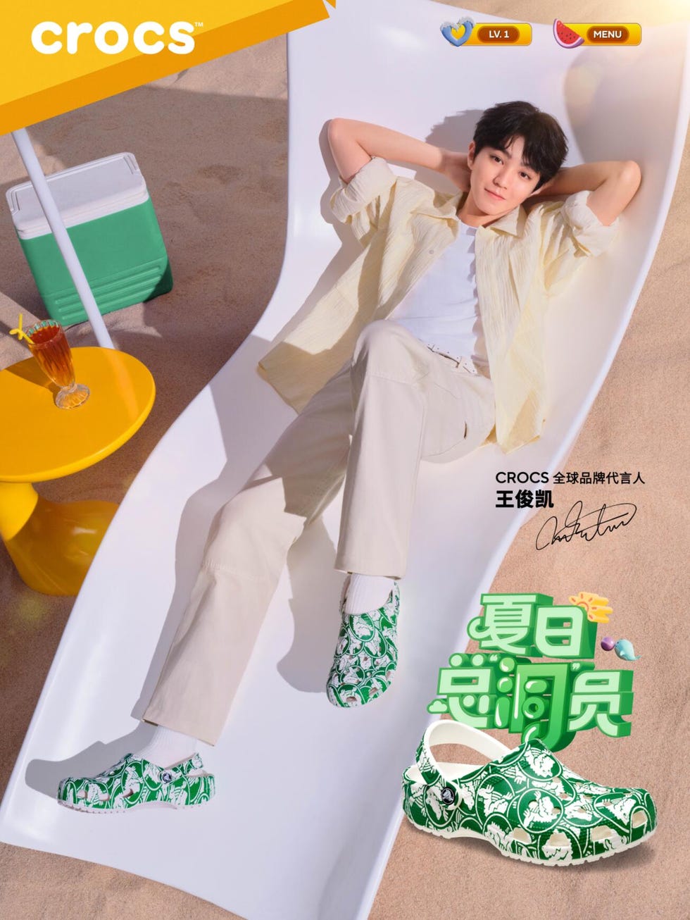 crocs 卡骆驰全球品牌代言人王俊凯上身泡芙洞洞鞋与经典鳄鱼印花洞洞鞋