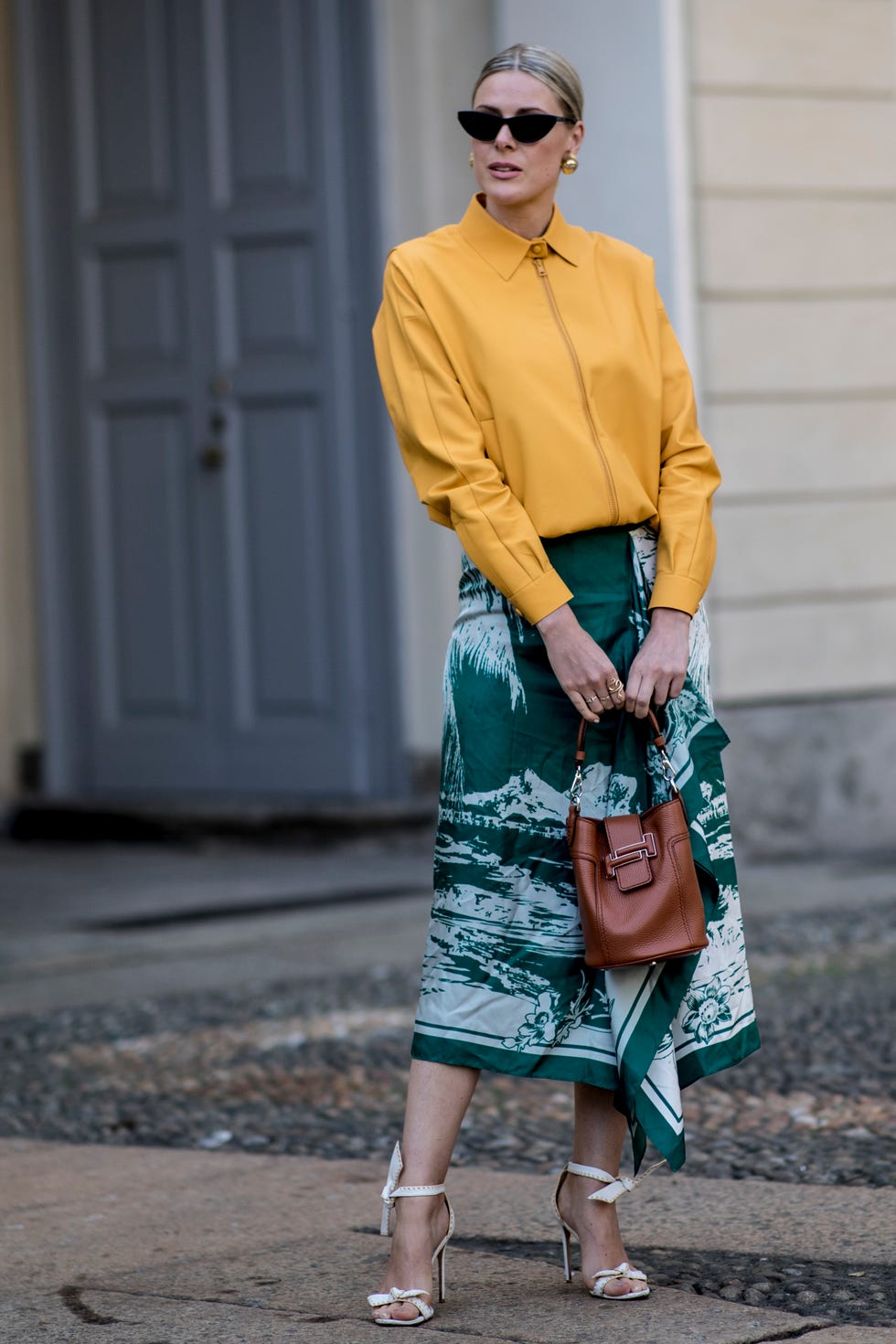 Clothing, Street fashion, Green, Yellow, Fashion, Turquoise, Sunglasses, Eyewear, Snapshot, Footwear, 