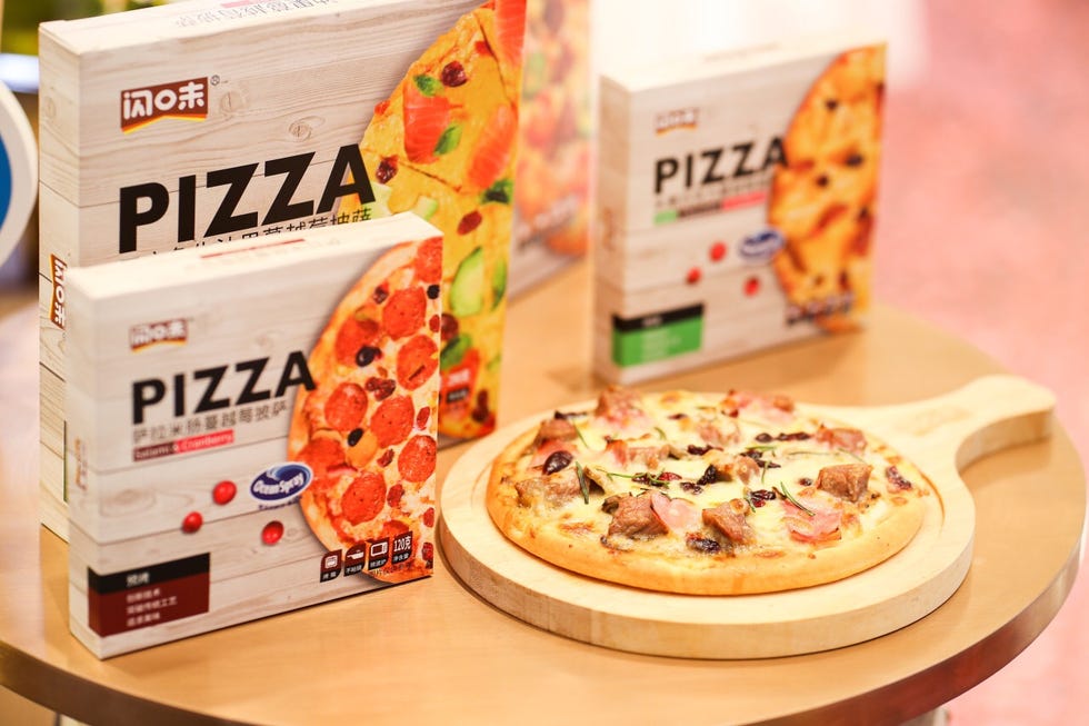Cuisine, Food, Finger food, Ingredient, Dish, Baked goods, Plate, Logo, Recipe, Pizza, 