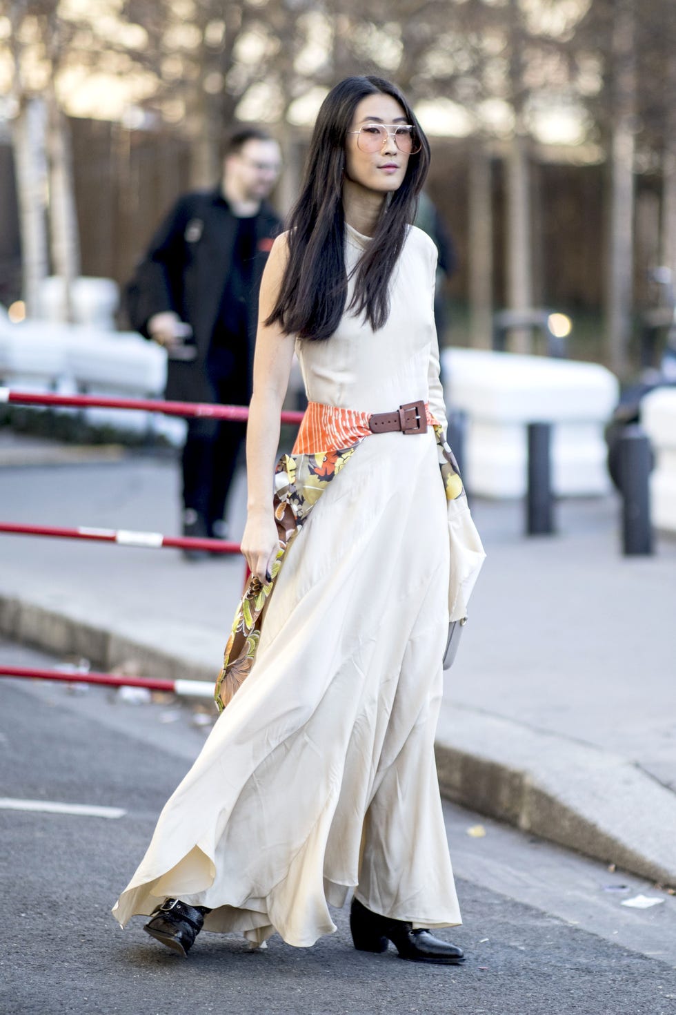 White, Clothing, Street fashion, Photograph, Fashion, Dress, Fashion model, Beauty, Snapshot, Shoulder, 