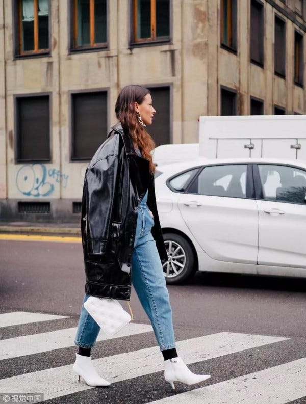 Street fashion, Clothing, Jacket, Fashion, Snapshot, Outerwear, Footwear, Leather jacket, Jeans, Fur, 
