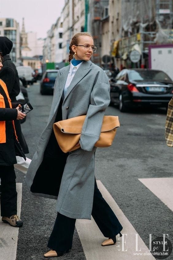 Street fashion, Snapshot, Fashion, Overcoat, Coat, Street, Outerwear, Infrastructure, Pedestrian, Trench coat, 