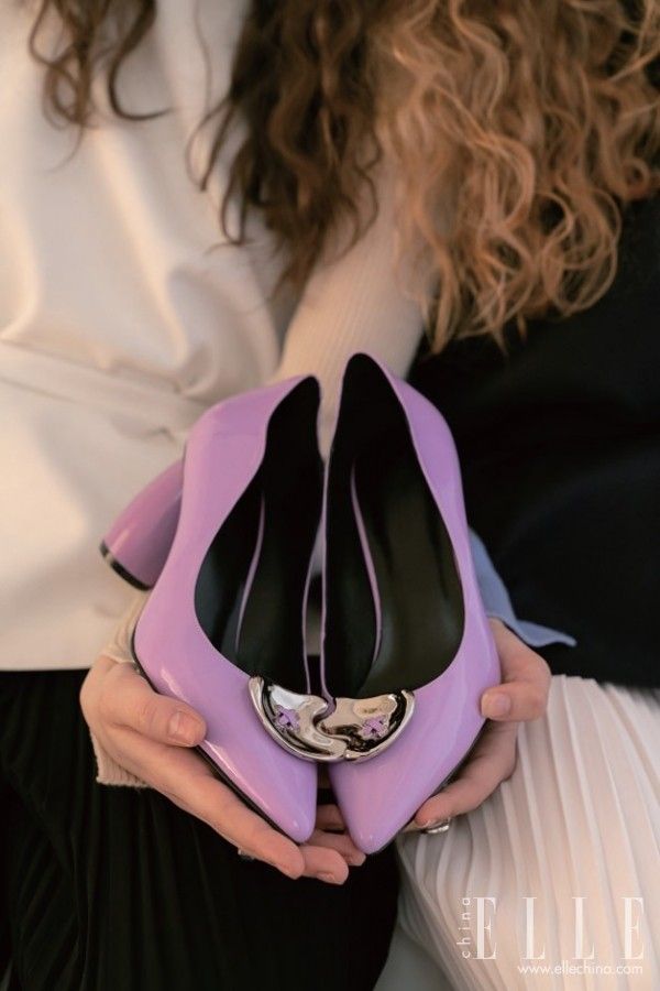 Purple, Pink, Violet, Shoulder, Bag, Fashion accessory, Footwear, Hobo bag, Dress, Handbag, 