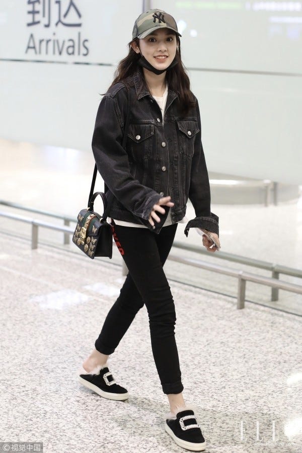 Clothing, Street fashion, Fashion, Snapshot, Outerwear, Footwear, Sportswear, Jacket, Trousers, Headgear, 