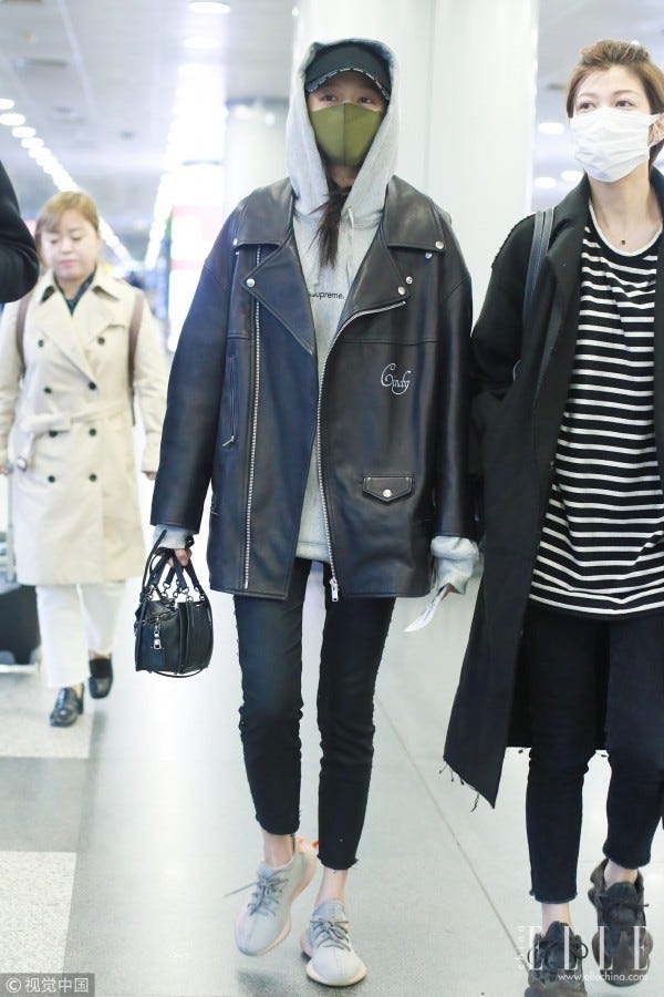 Clothing, Fashion, Outerwear, Coat, Overcoat, Street fashion, Footwear, Jacket, Sportswear, Trench coat, 