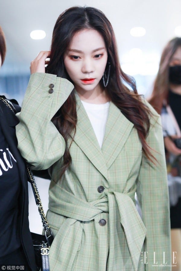 Fashion model, Hair, Clothing, Fashion, Overcoat, Coat, Beauty, Trench coat, Street fashion, Outerwear, 