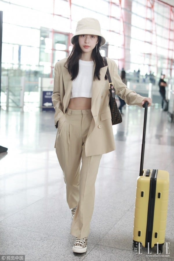 Clothing, Street fashion, Snapshot, Fashion, Waist, Outerwear, Beige, Leg, Trench coat, Blazer, 