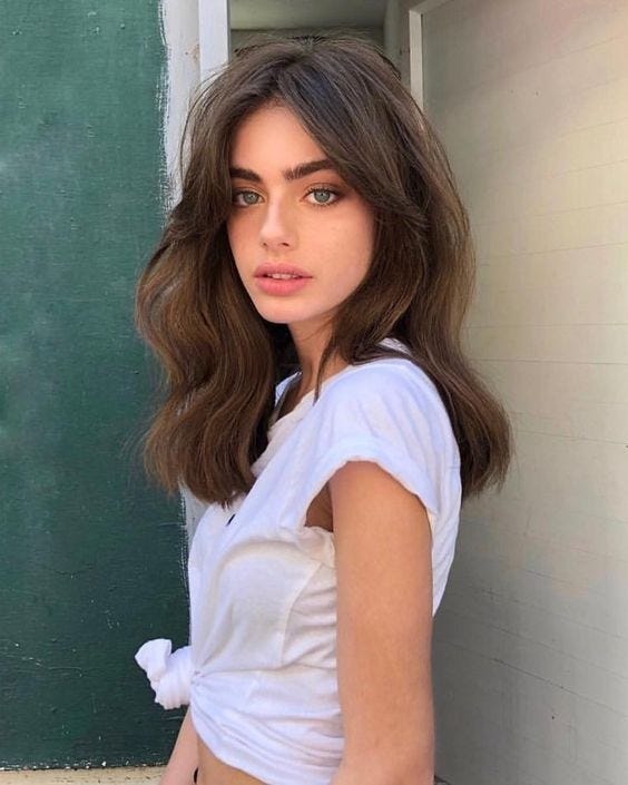Hair, Face, Hairstyle, Beauty, Photo shoot, Brown hair, Long hair, Shoulder, Chin, Model, 