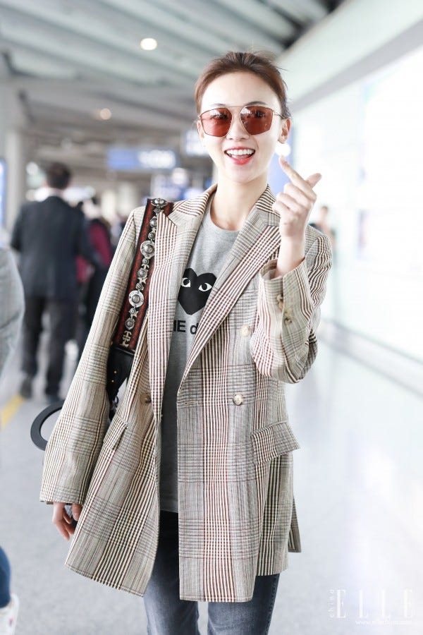 Clothing, Street fashion, Outerwear, Shoulder, Fashion, Coat, Snapshot, Cardigan, Blazer, Overcoat, 