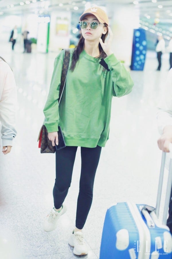 Clothing, Green, Street fashion, Fashion, Eyewear, Snapshot, Yellow, Shoulder, Turquoise, Cool, 
