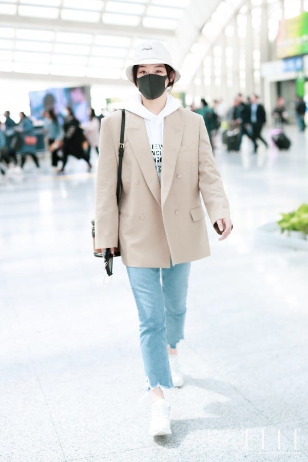 White, Clothing, Street fashion, Photograph, Fashion, Coat, Outerwear, Snapshot, Blazer, Beige, 