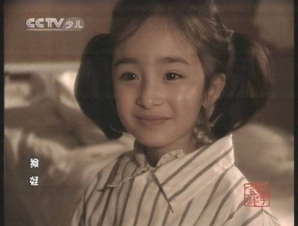 Face, Hair, Facial expression, Smile, Child, Forehead, Head, Hairstyle, Beauty, Nose, 
