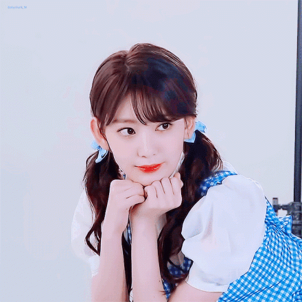 Hair, Lip, Skin, Blue, Hairstyle, Beauty, Bangs, Nose, Chin, Forehead, 