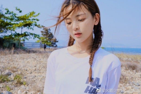 Hair, Hairstyle, Beauty, Forehead, Long hair, Smile, Black hair, Brown hair, Photography, Neck, 
