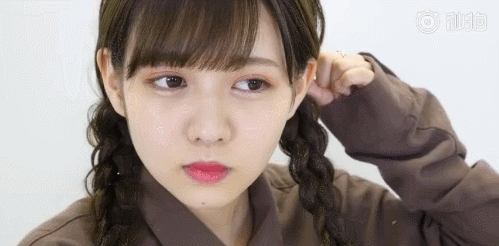 Face, Hair, Forehead, Cheek, Lip, Nose, Hairstyle, Chin, Eyebrow, Skin, 